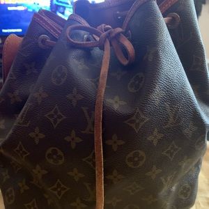 Authentic Louis Vuitton Petite Noe Purse